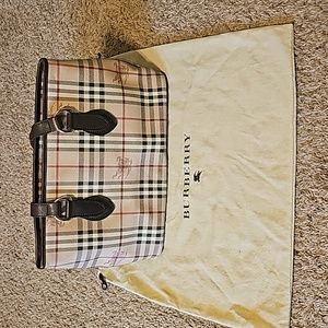 Burberry shoulder purse with dust cover in excellent condition